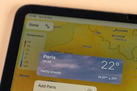 Checking temperature outside in Paris city Stock-Fotos