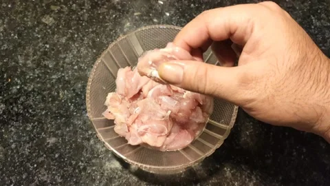 Checking thickness of chicken meat pieces Video stock 152393323