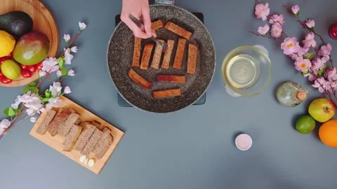 Checking the toast of bread for readiness 스톡 동영상 252459165