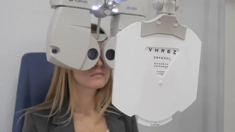 Checking the visual acuity of the patient Видео 97220147