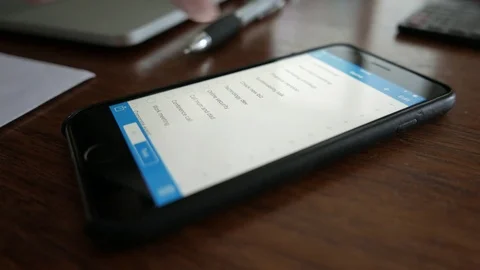 Checklist. Close-up of a smartphone with a checklist, in office. Stock-Footage 75810923