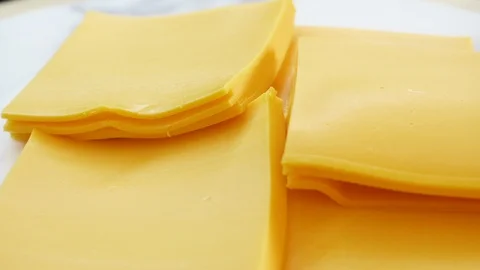 Cheddar cheese on rotating plate 動画素材 122559707