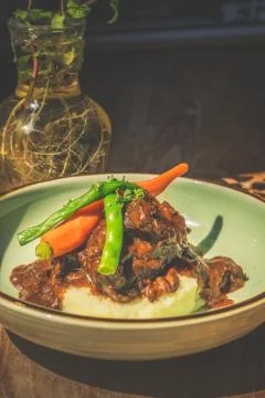Cheeky Git Braised beef cheek stew with french beans and housemade mash Foto stock