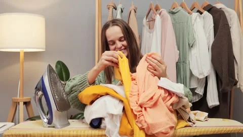 Cheerful adorable brown haired young woman housewife wearing knitted shirt Vídeo Stock 259082406