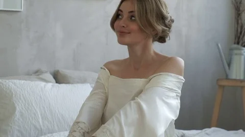 Cheerful bride in waiting 動画素材 70037986