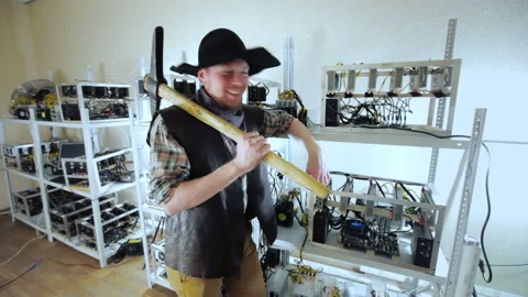 Cheerful cryptocurrency miner with pickaxe Vídeo Stock 87045714