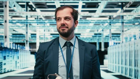 Cheerful data center technician removing VR goggles after finishing optimization 库存影片 329714014