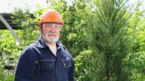 Cheerful elderly man with a beard in protective helmet and goggles. Stock Footage 130955315