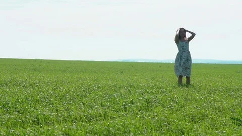Cheerful girl walking Stock-Footage 114115853