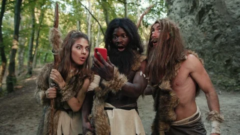 Cheerful group of neanderthal hunters using modern technology smartphone Stock-Footage 116636081