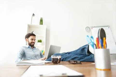Cheerful guy is typing on computer in office Stock-Fotos