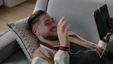 Cheerful guy using tablet for video call at home Stock-Footage 101025062