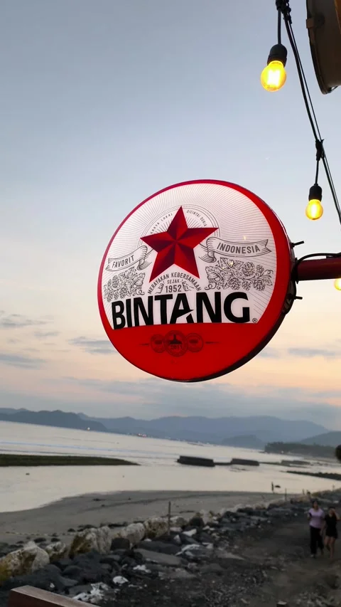 Cheerful Relaxing Evening Vibes with Red Bintang Beer Sign and String Lights at Vídeos de archivo 346882573