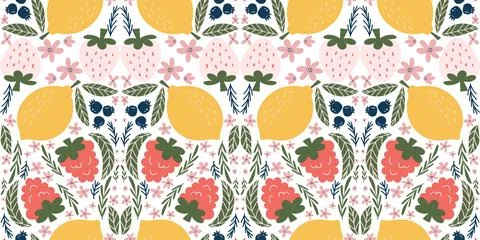 Cheerful seamless pattern featuring illustrations of white strawberries Illustrazione stock