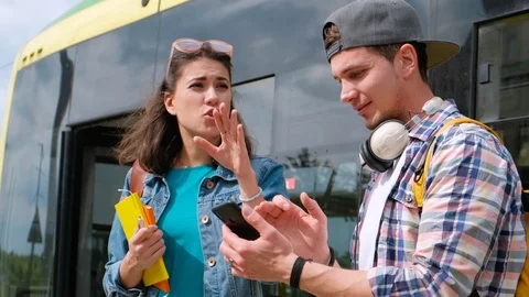 Cheerful smiling man helping lost girl tourist to find way. Lost girl tourist to Stock Footage 109795268