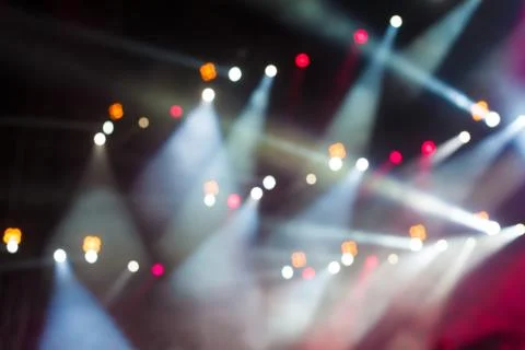 Cheering crowd in front of bright stage lights Foto stock