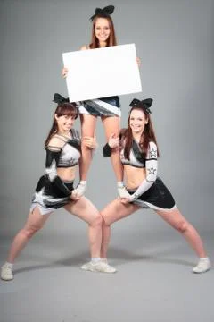 Cheerleader Team Performing A Thigh Stand Stockfoto's