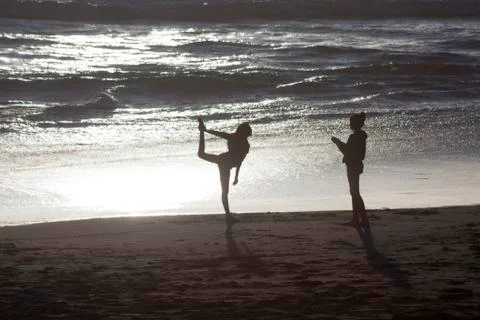 Cheerleaders practicing at Sunset Foto stock