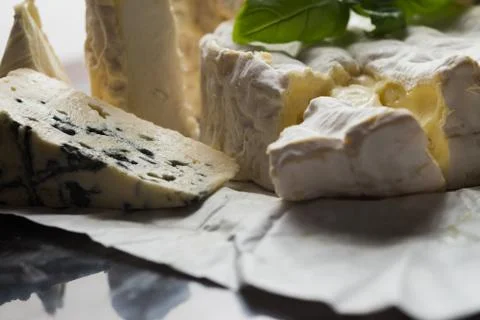 Cheese assorted on a table background. Variety sorts for appetizing, gourmet Foto stock