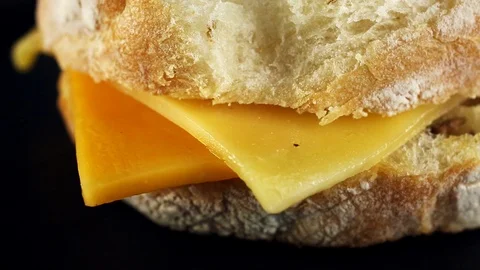 Cheese baked with bread macro view timelapse 動画素材 104974653