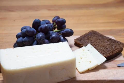Cheese, grapes and bread Foto stock