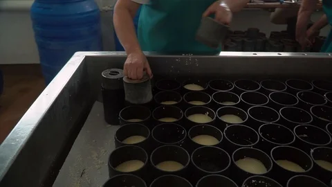 Cheese making process. Chees puts weights on cheese. Video stock 119772300