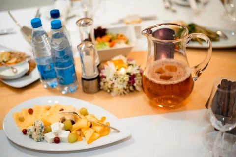 Cheese plate on a table. Foto stock