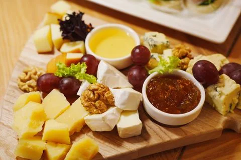 Cheese platter featuring assorted cheeses and accompaniments for sharing Stock Photos