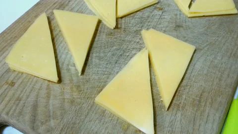 Cheese, sliced in triangular slices. 스톡 동영상 99825918