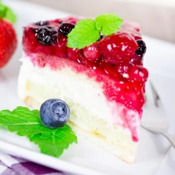 Cheesecake with mixed berries Foto stock