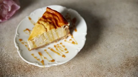 Cheesecake sweet dessert, slice of cake tasty snack fresh gourmet food Stock Footage 336678927