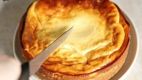 Cheesecake sweet dessert, slice of cake tasty snack fresh gourmet food Stock Footage 336678928