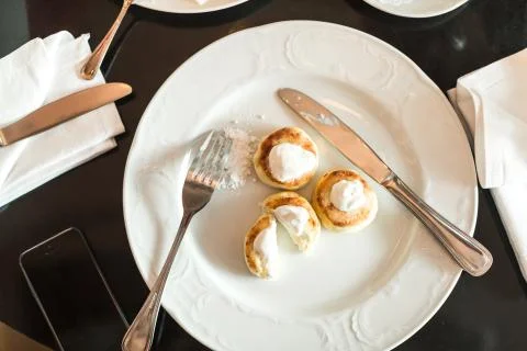 Cheesecakes for breakfast in the restaurant Stock Photos