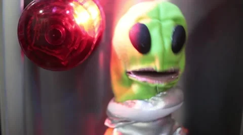 Cheesy alien puppet et funny low budget scifi Stock Footage 57472059