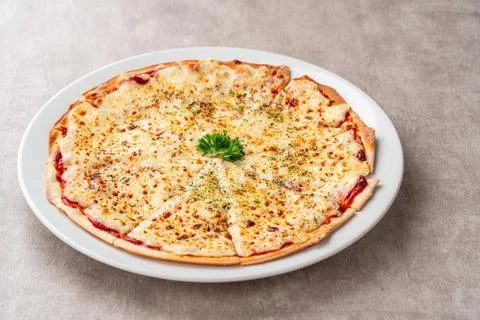 Cheesy pizza Stock-Fotos
