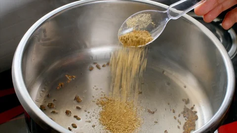 Chef adding masala in a hot pot while preparing vegetable curry Video stock 114055034