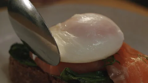 Chef adds poached egg to benedict sandwich with salmon and spinach 스톡 동영상 150963956