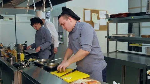 Chef and two trainees busy working in the kitchen Vídeo Stock 72320791