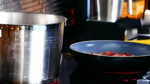 Chef are cooked spaghetti, Boil spaghetti and Bacon frying in a pan. 動画素材 79609492