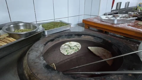 Chef Baking Naan Bread Inside Traditional Tandoor Clay Oven Видео 338375100