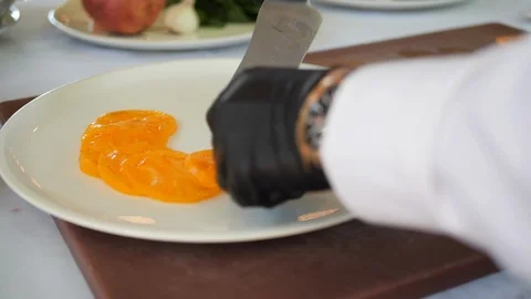 A chef in black gloves  Vidéo 116769111