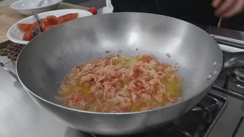 Chef blend with white wine bacon frying in olive oil Vídeo Stock 101308491