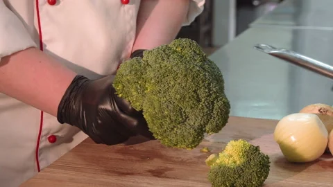 Chef breaks up a large bunch of broccoli Stock Footage 158021884