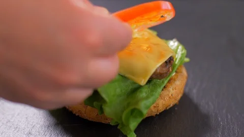 The chef builds a burger. A big plan. Slow motion Video stock 107513809
