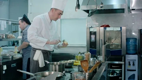Chef buttering bread before toasting it on a frying pan Видео 72326699