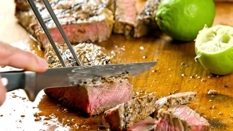 A chef carefully cuts a steak, resulting in a perfectly cut. animated 4k HD 库存影片 336581698