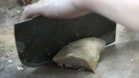 Chef of China restaurant is slicing roasted Peking Duck. Beijing, China. 스톡 동영상 92878822