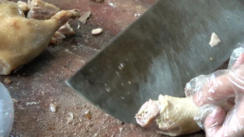 Chef of China restaurant is slicing roasted Peking Duck. Beijing, China. 스톡 동영상 92880945
