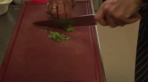 Chef chopping spring onion. Video stock 42866257