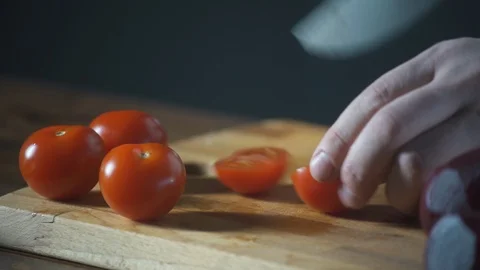 Chef chopping tomato on a cutting board in a restaurant. Prepare food. 스톡 동영상 124754988